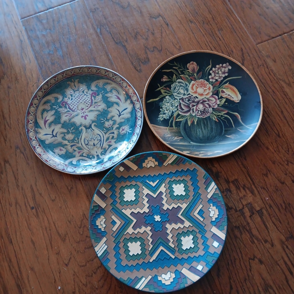 GORGEOUS Set of 3 TOYO Ceramic 11" Decorative Plates. - Picture 3 of 9